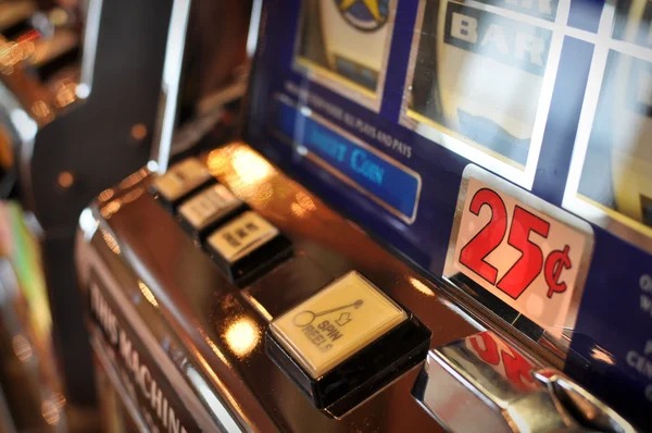 Live dealer card game table on sengtoto link platform
