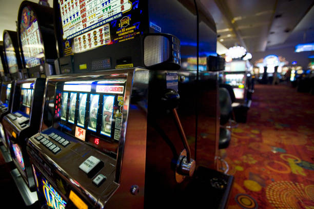 Monopoly Live wheel and dealer at sengtoto link studio